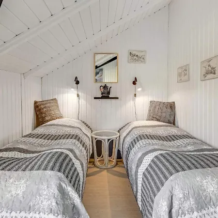 Casa vacanze 5 Person Holiday In